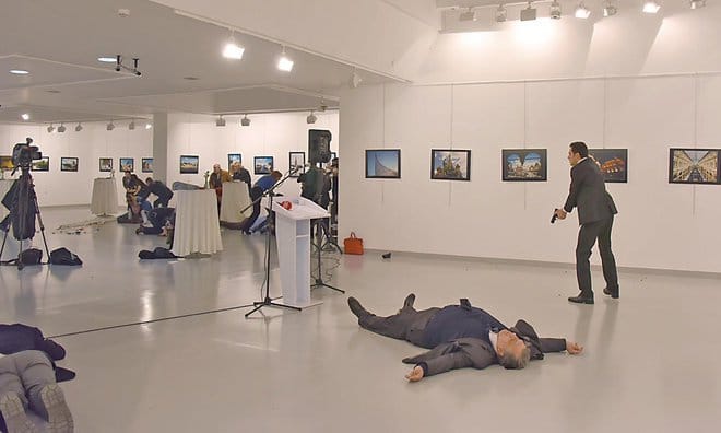 W stolicy Turcji, Ankarze, został zastrzelony rosyjski ambasador – Andriej Karłow.