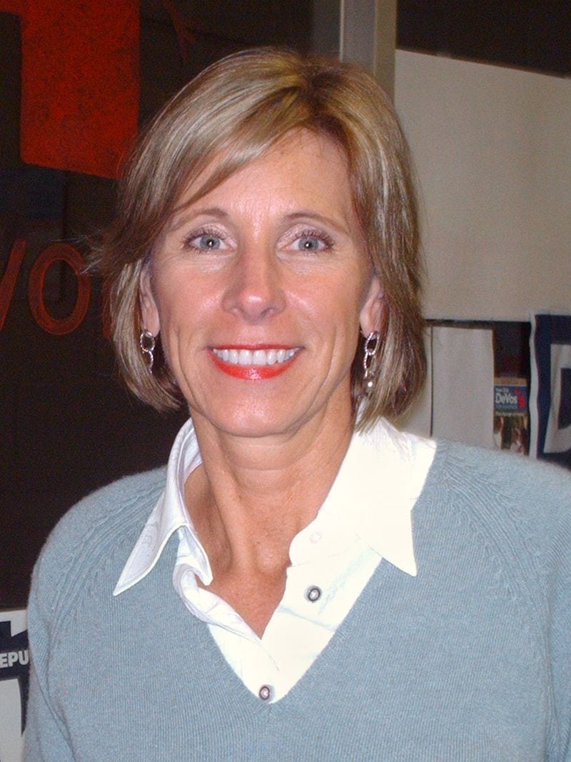 Betsy DeVos została zatwierdzona przez Senat na stanowisko sekretarz edukacji stosunkiem głosów 51 do 50.