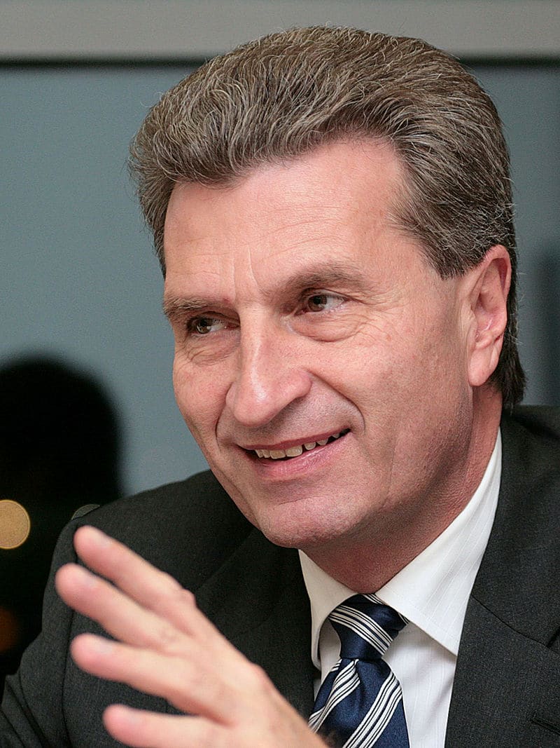 Niemiecki komisarz europejski Gunter Oettinger przyznał, że większość pieniędzy z funduszy europejskich, które trafiają do Polski, wraca do Niemiec