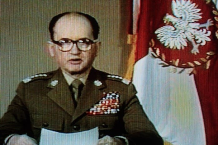 Minister Obrony Narodowej Antoni Macierewicz poinformował, że Wojciech Jaruzelski i Czesław Kiszczak stracą stopnie generalskie.
