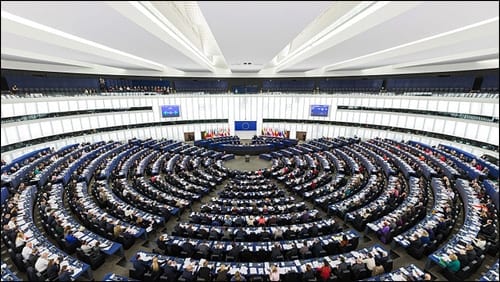 Parlament Europejski przyjął antyrządowa rezolucję