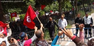 Manifestanci w Tunezji