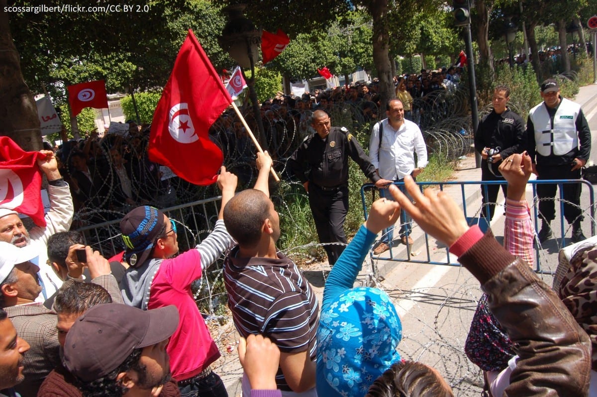 Manifestanci w Tunezji