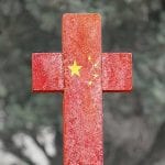 Czerwony krzyż z komunistycznymi gwiazdkami chińskimi