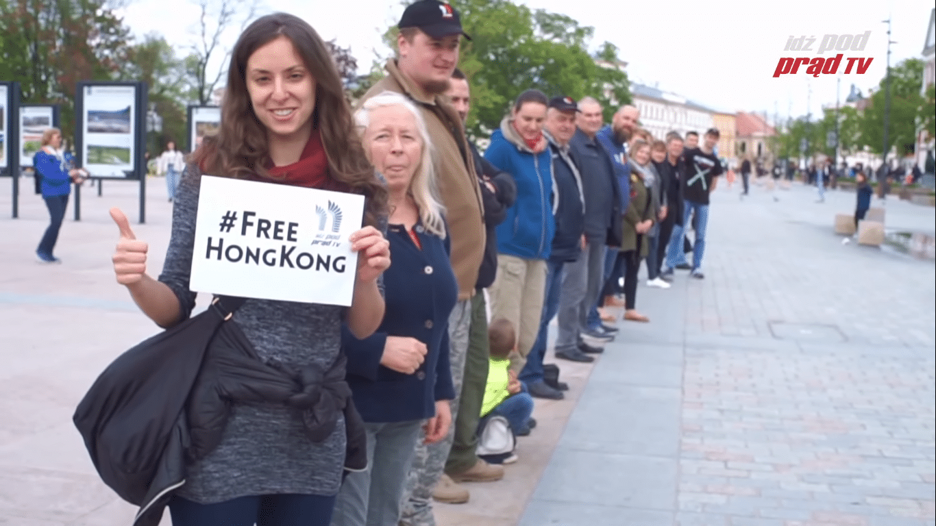 [WATCH] Poles flash mob for Hong Kong